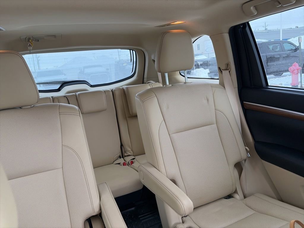 Used 2017 Toyota Highlander Limited Platinum image 14
