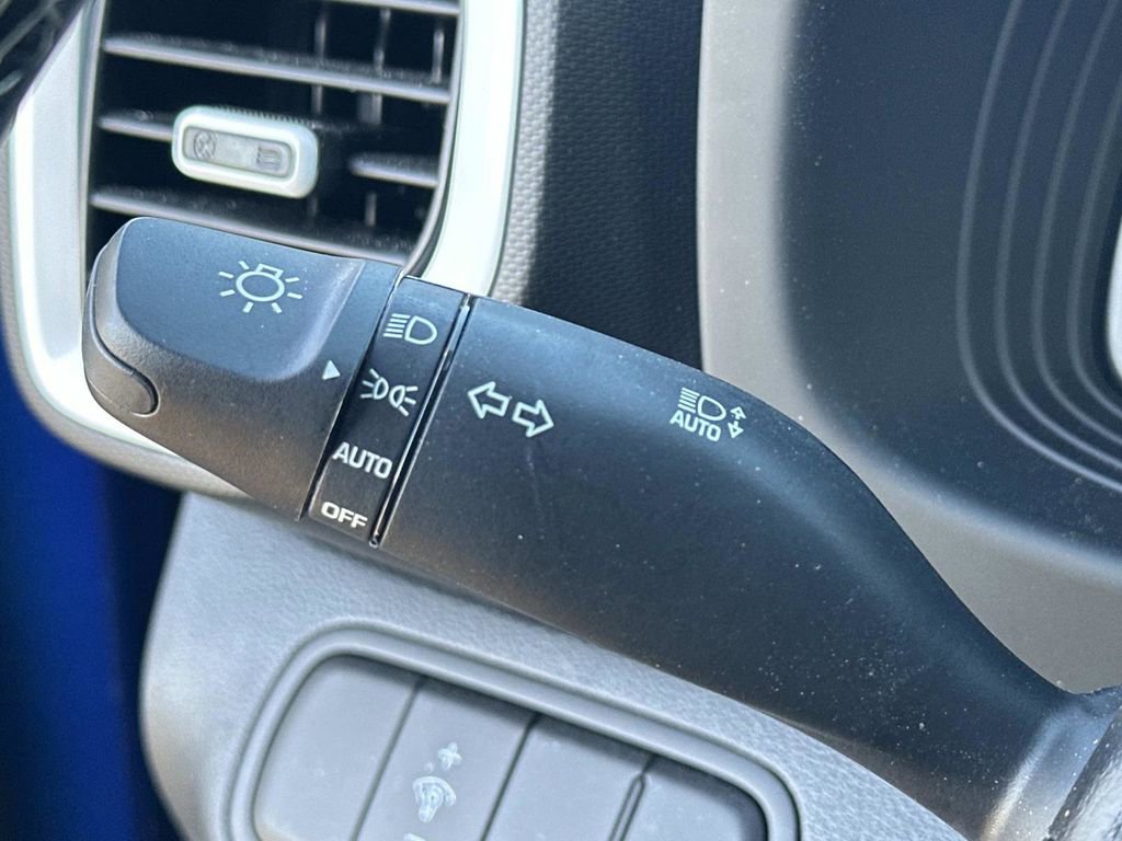 Used 2024 Hyundai Venue Limited image 18