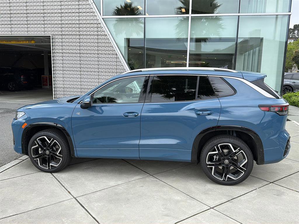 Used 2026 Volkswagen Tiguan SEL R-Line AWD/4WD image 9