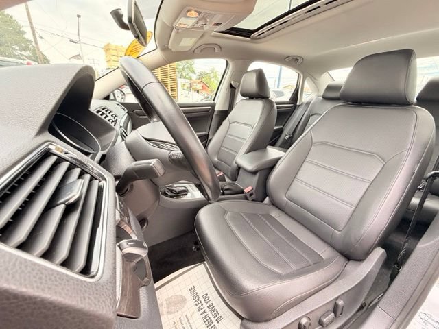 Used 2018 Volkswagen Passat 2.0T SE w/ SE Lighting Package FWD image 10