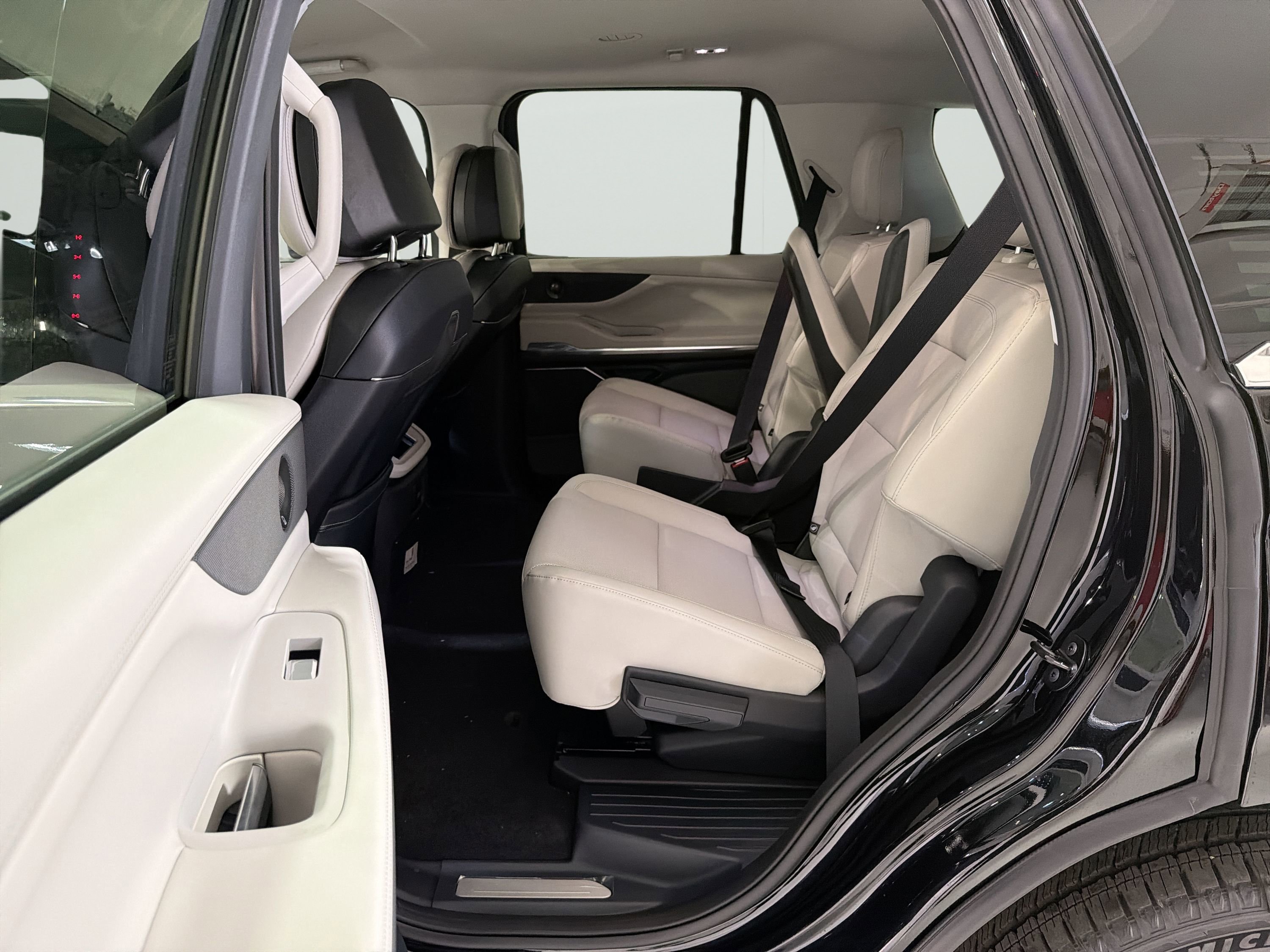 New 2026 Lincoln Navigator Premiere AWD/4WD image 24