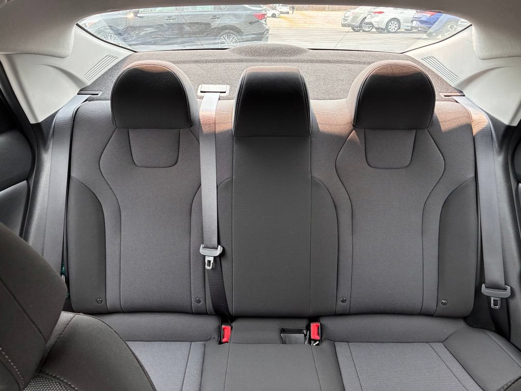 Used 2023 Hyundai Elantra SE FWD image 13