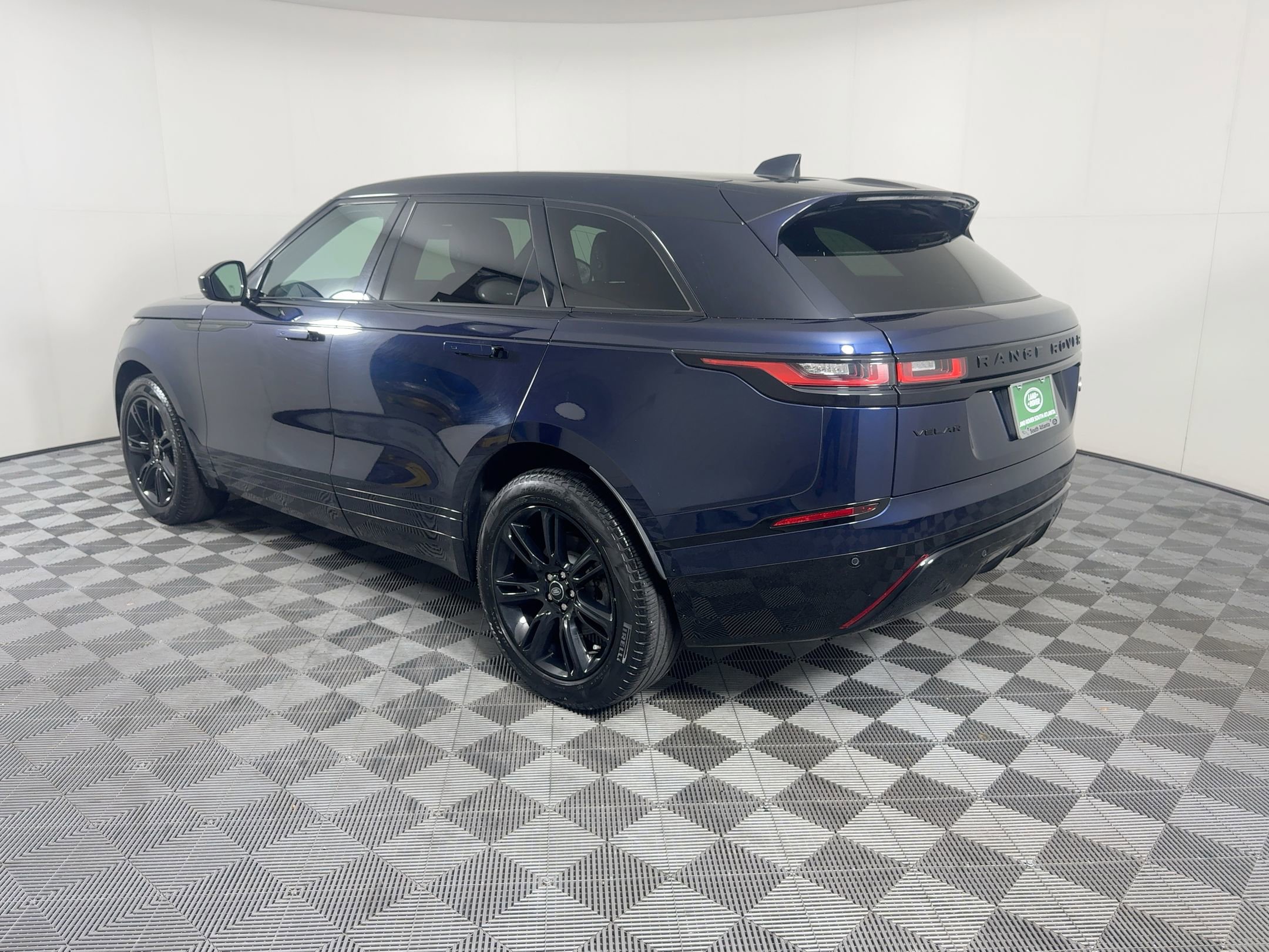 Used 2022 Land Rover Range Rover Velar R-Dynamic S image 3