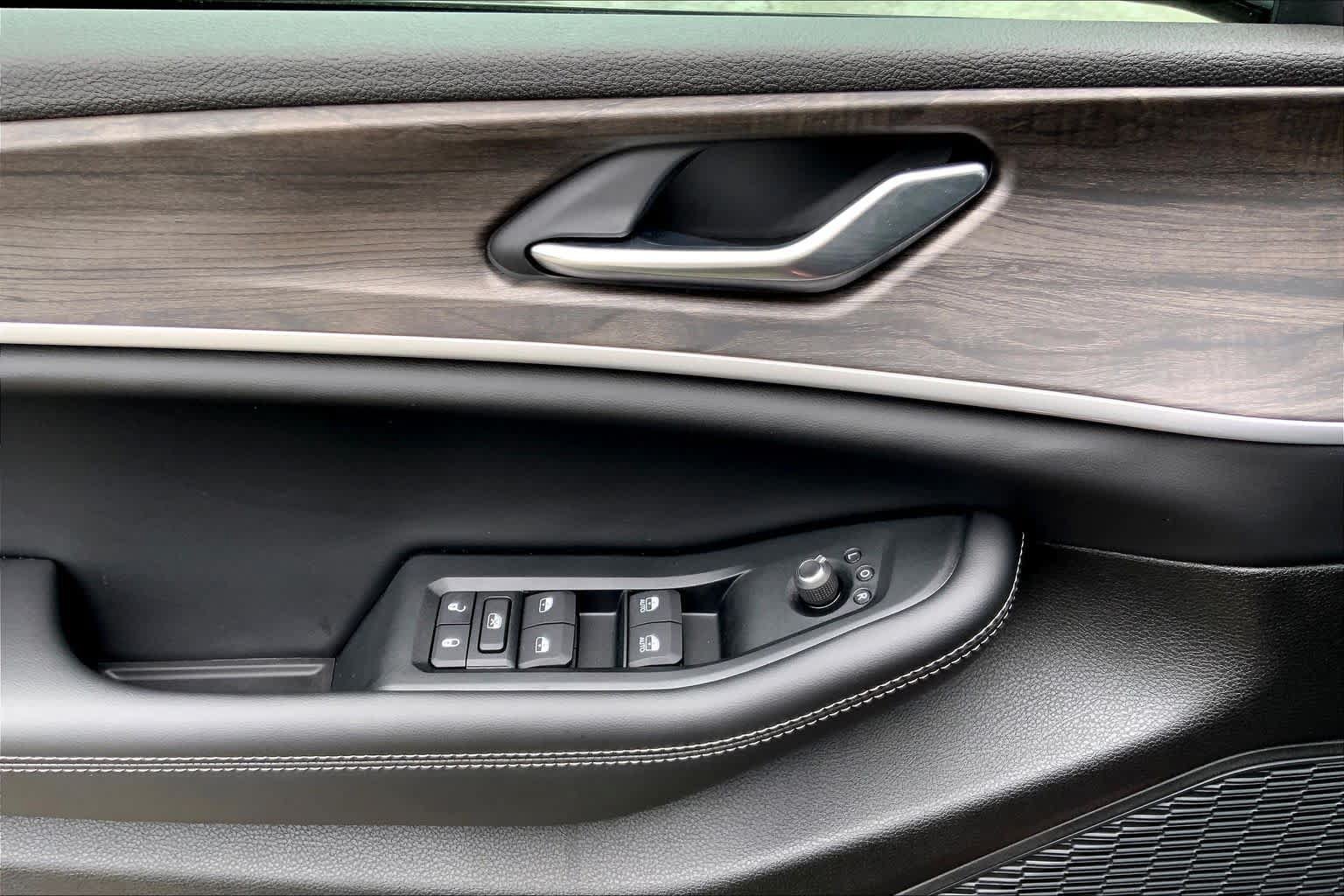 New 2026 Jeep Grand Cherokee Altitude RWD image 17