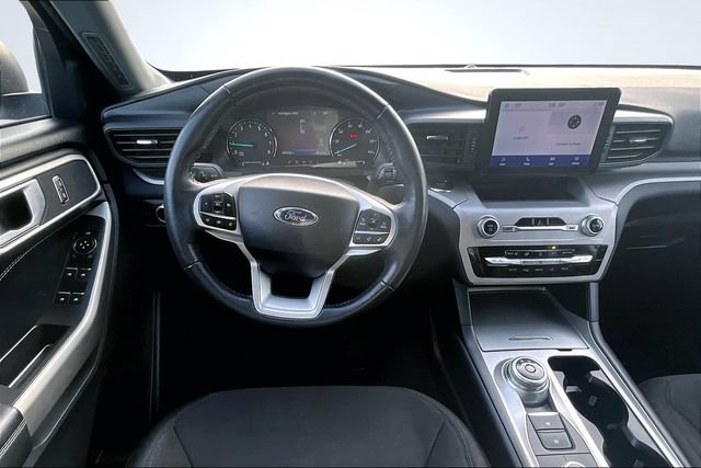 Used 2023 Ford Explorer XLT AWD/4WD image 8