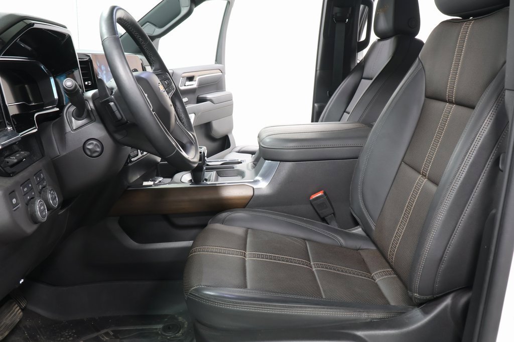 Used 2025 Chevrolet Silverado 1500 High Country w/ Technology Package image 10