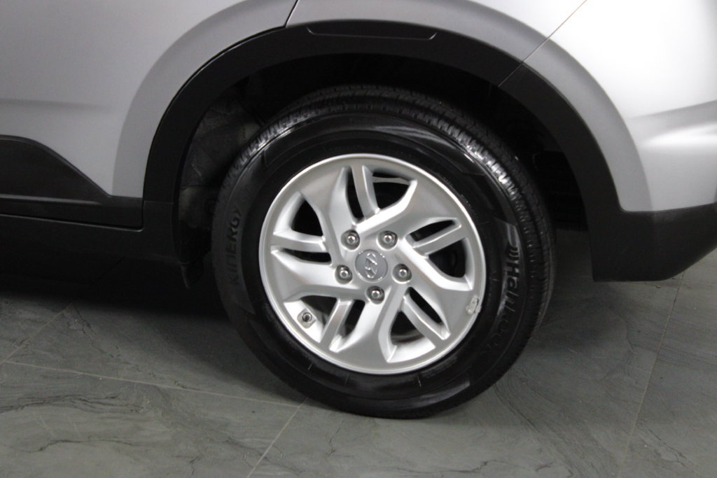 Certified 2025 Hyundai Venue SE FWD image 15