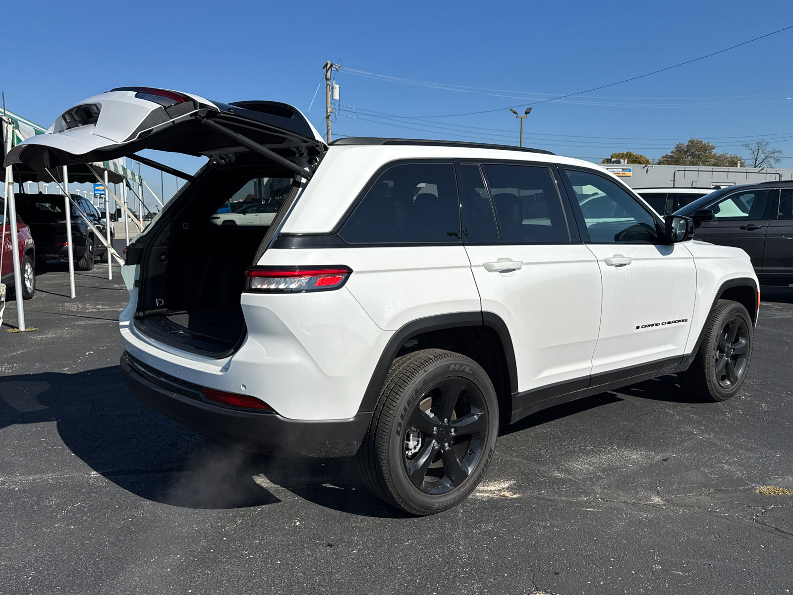 New 2025 Jeep Grand Cherokee Altitude AWD/4WD image 17