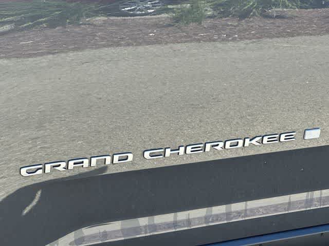 Used 2024 Jeep Grand Cherokee Laredo X AWD/4WD image 20