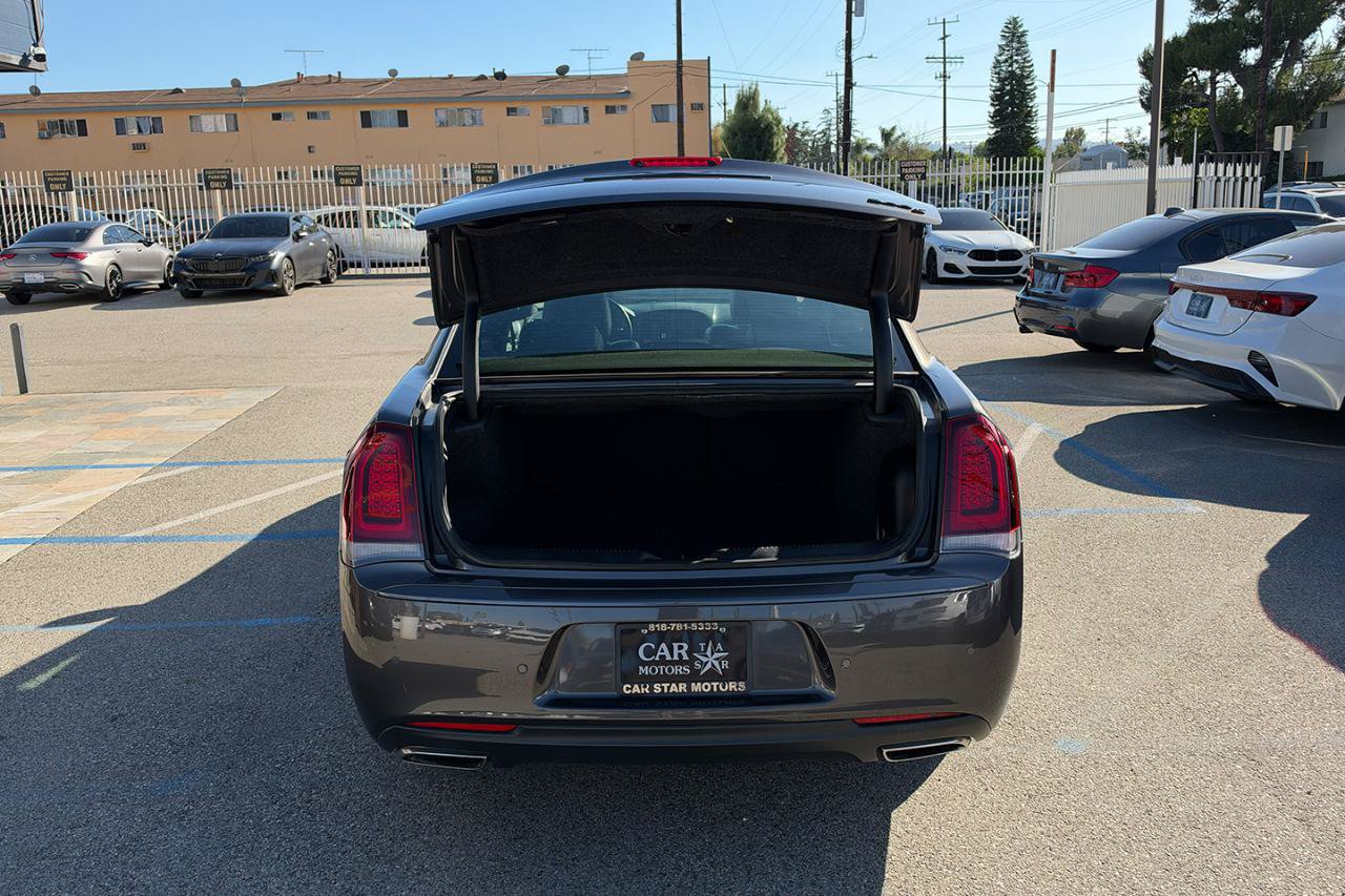 Used 2022 Chrysler 300 S RWD image 8