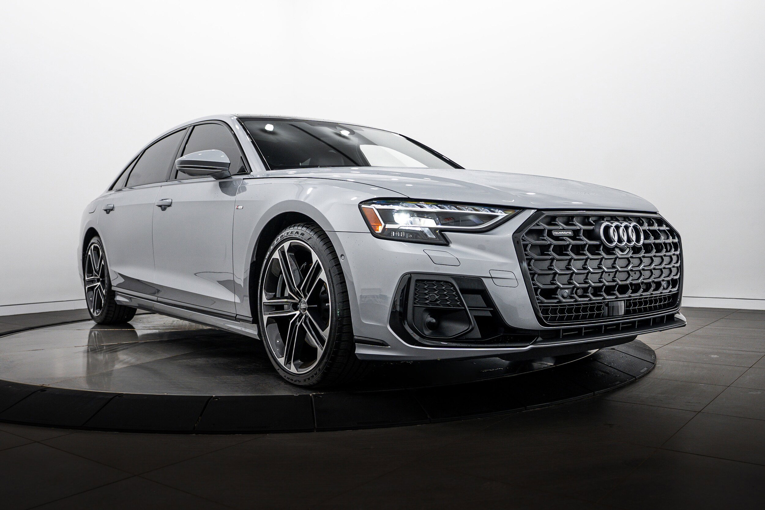 Used 2025 Audi A8 L 3.0T AWD/4WD image 1