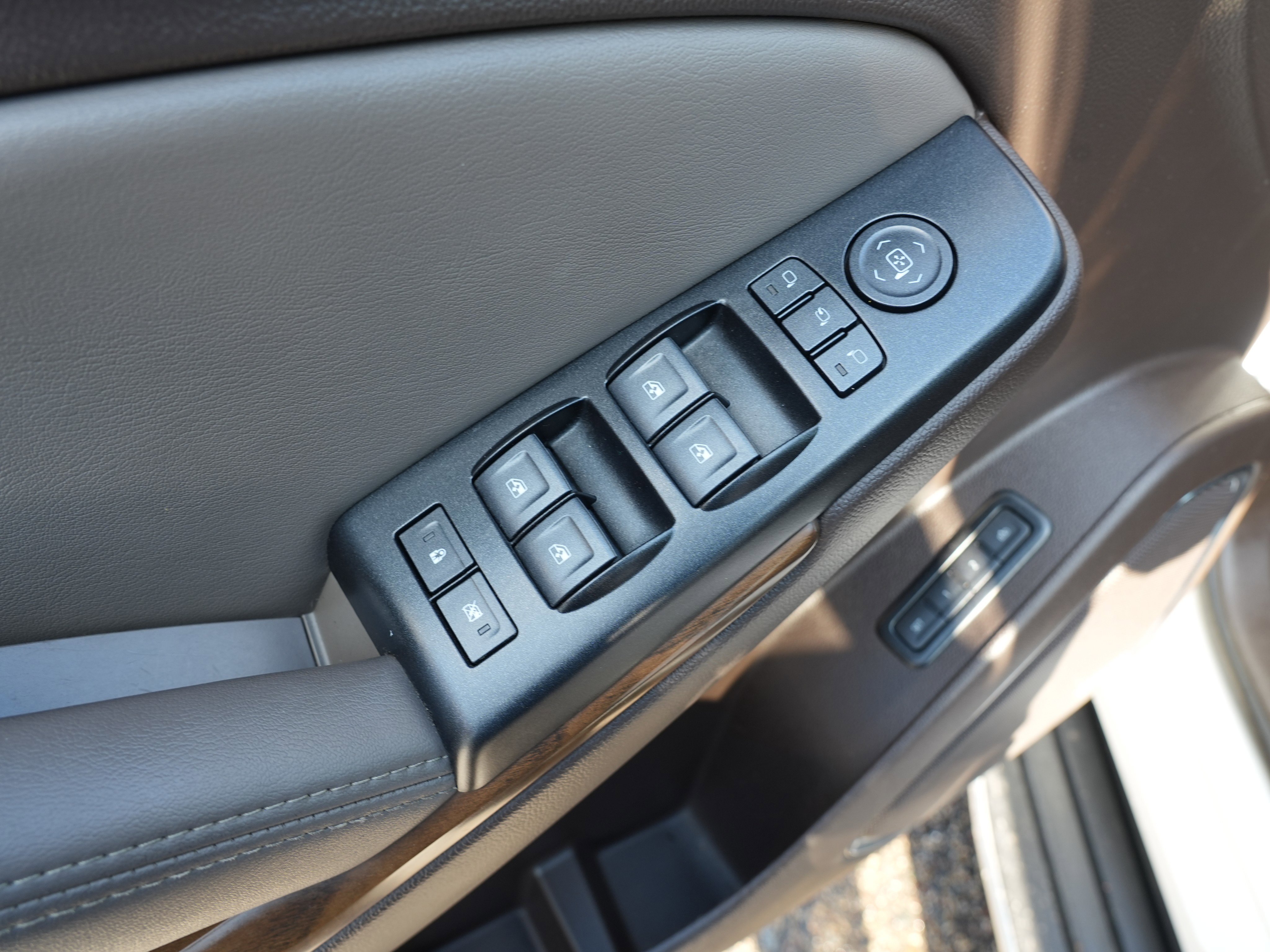 Used 2019 GMC Yukon XL Denali w/ Open Road Package image 17