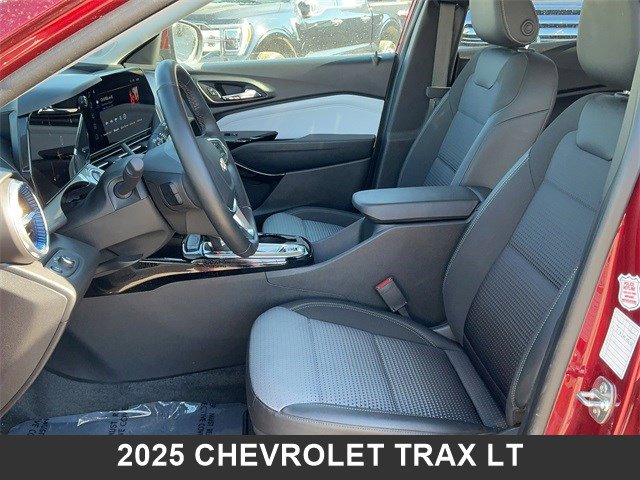Used 2025 Chevrolet Trax LT w/ LT Convenience Package image 12