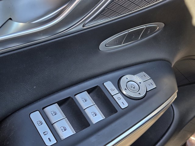 Used 2022 Genesis GV70 2.5T w/ Select Package image 13