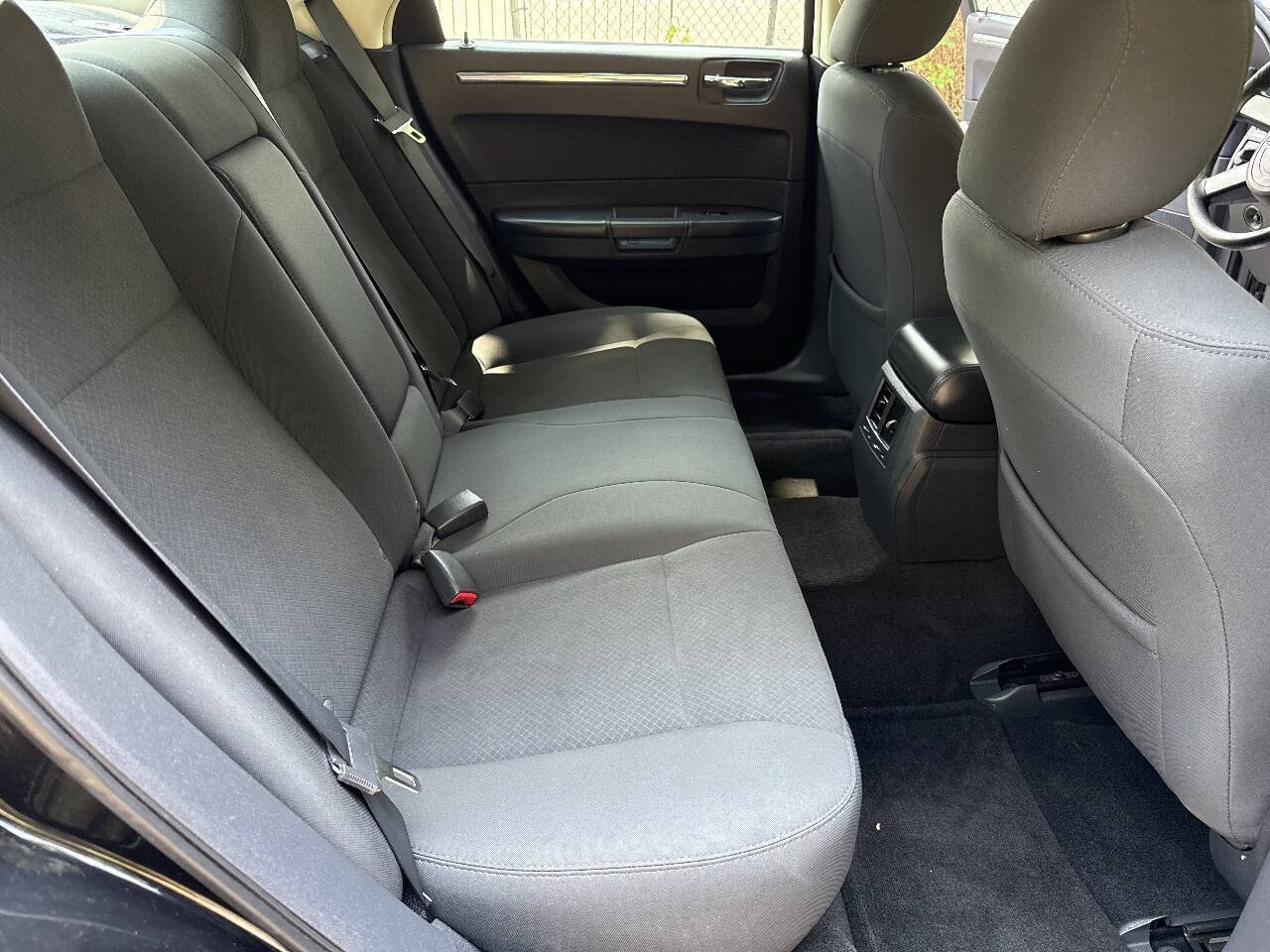 Used 2009 Chrysler 300 LX RWD image 17