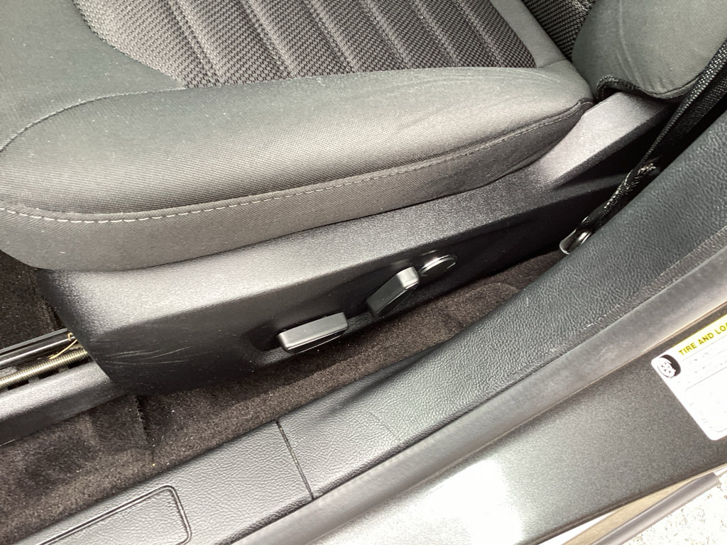 Used 2020 Ford Fusion SE image 15