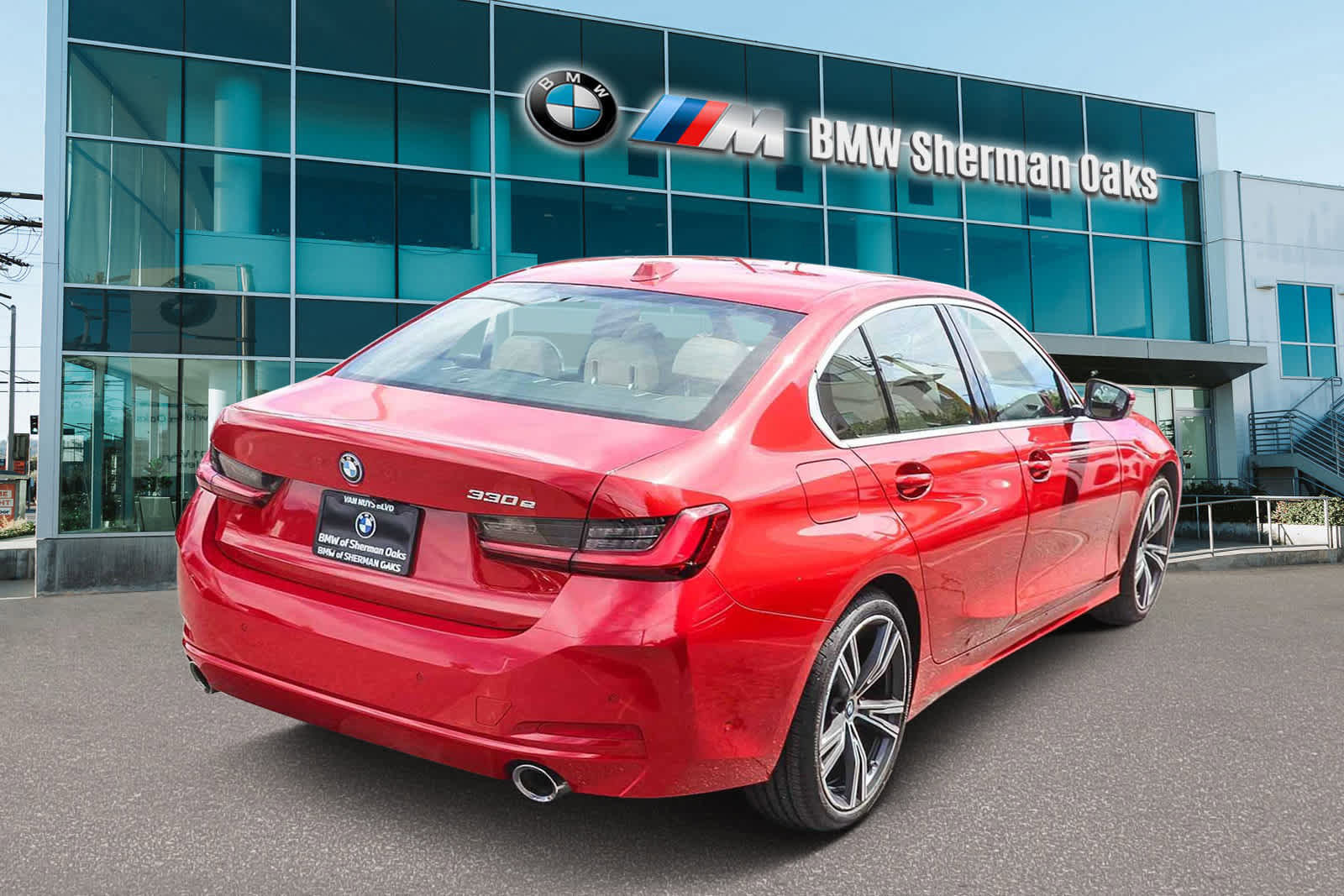 Used 2024 BMW 330e 330e w/ Premium Package image 4