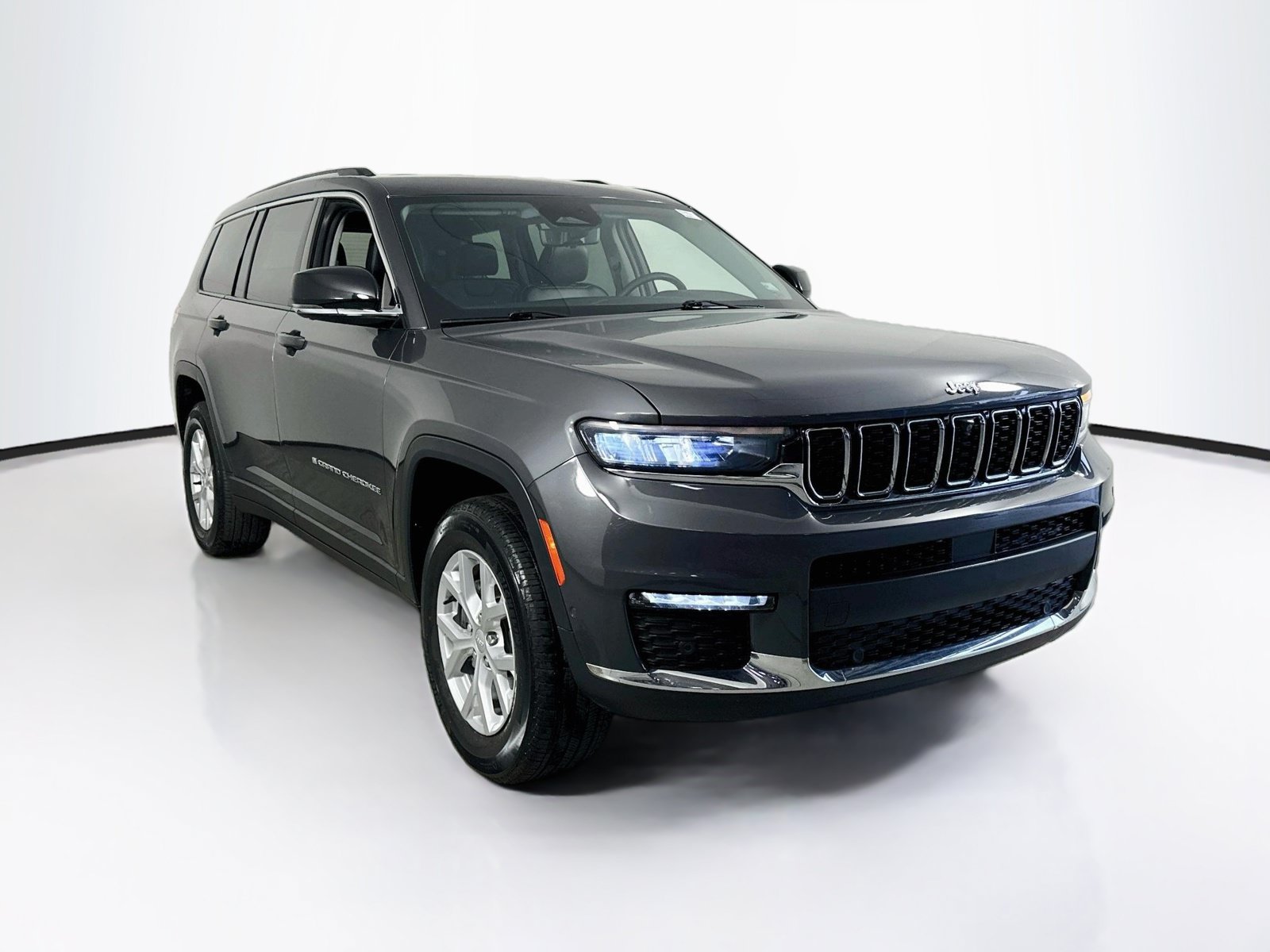 Used 2023 Jeep Grand Cherokee L Limited w/ Luxury Tech Group II RWD image 3