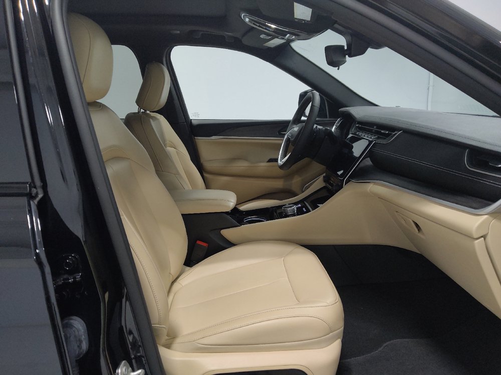 Used 2023 Jeep Grand Cherokee Limited AWD/4WD image 21