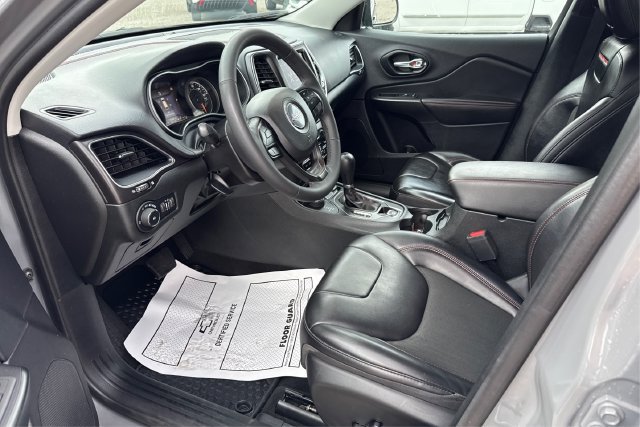 Used 2022 Jeep Cherokee Trailhawk w/ Sun, Sound & Nav Group AWD/4WD image 9