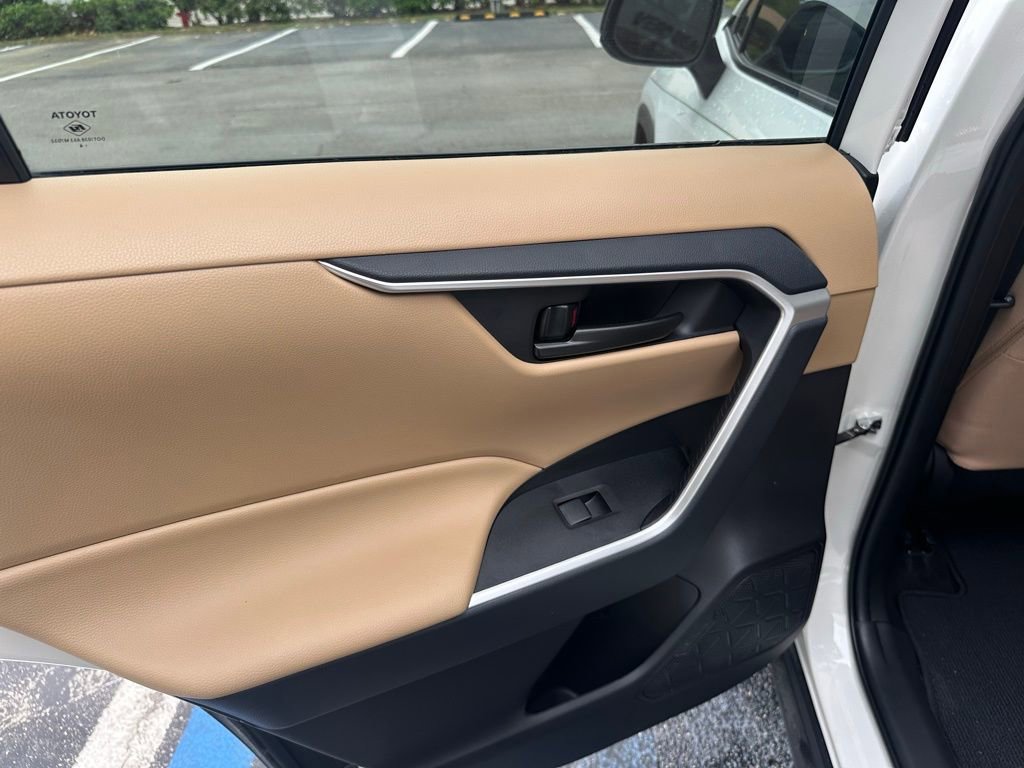 Used 2024 Toyota RAV4 LE image 8