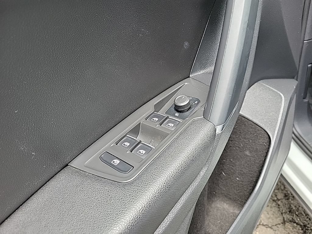 Used 2020 Volkswagen Tiguan SE w/ Panoramic Sunroof Package AWD/4WD image 30
