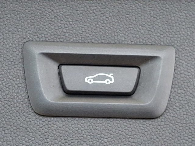 Certified 2025 BMW iX xDrive50 image 33