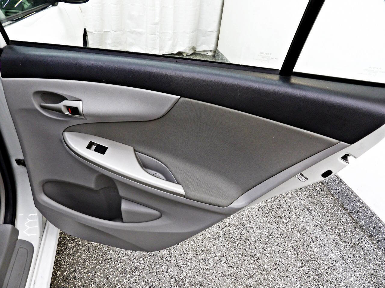 Used 2013 Toyota Corolla LE Special Edition FWD image 12