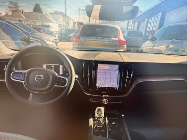 Used 2023 Volvo XC60 B5 Ultimate w/ Climate Package AWD/4WD image 4