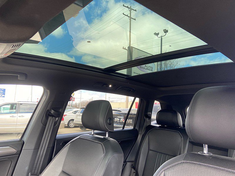 Used 2022 Volkswagen Tiguan SE R-Line image 15