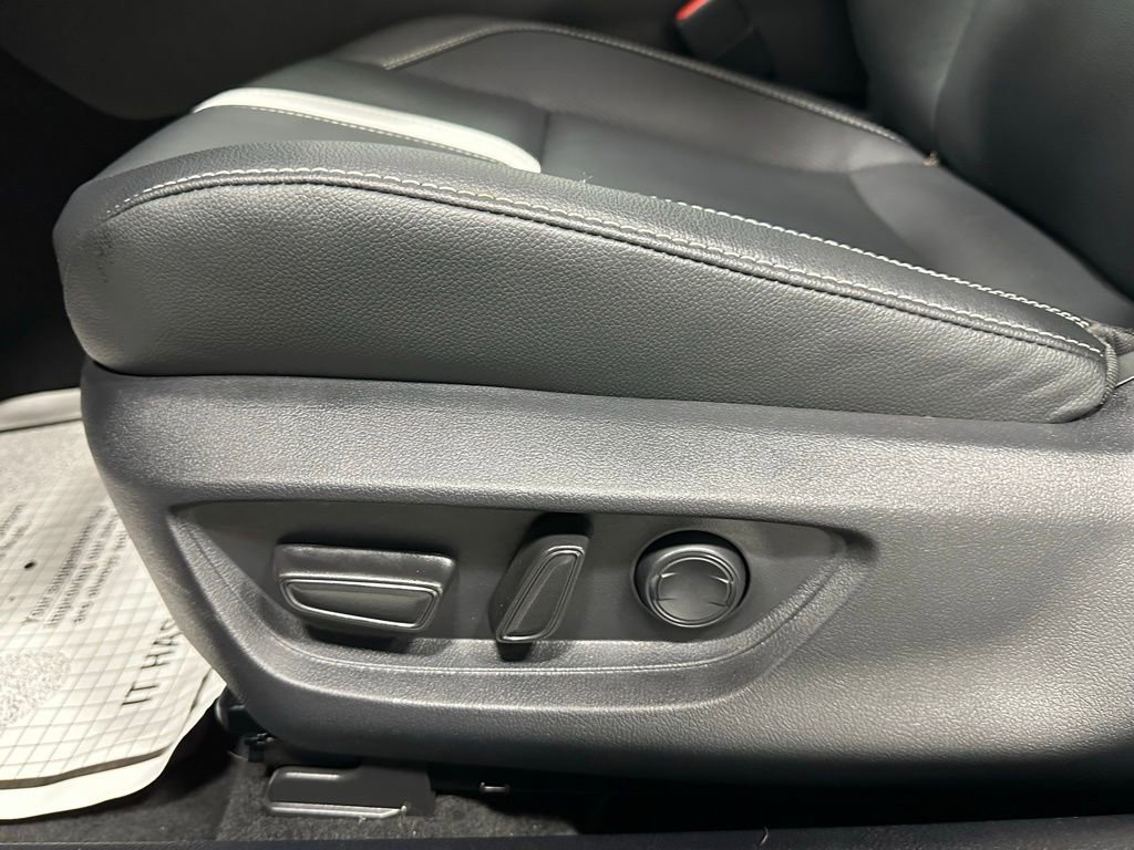 Used 2025 Toyota Camry SE image 12