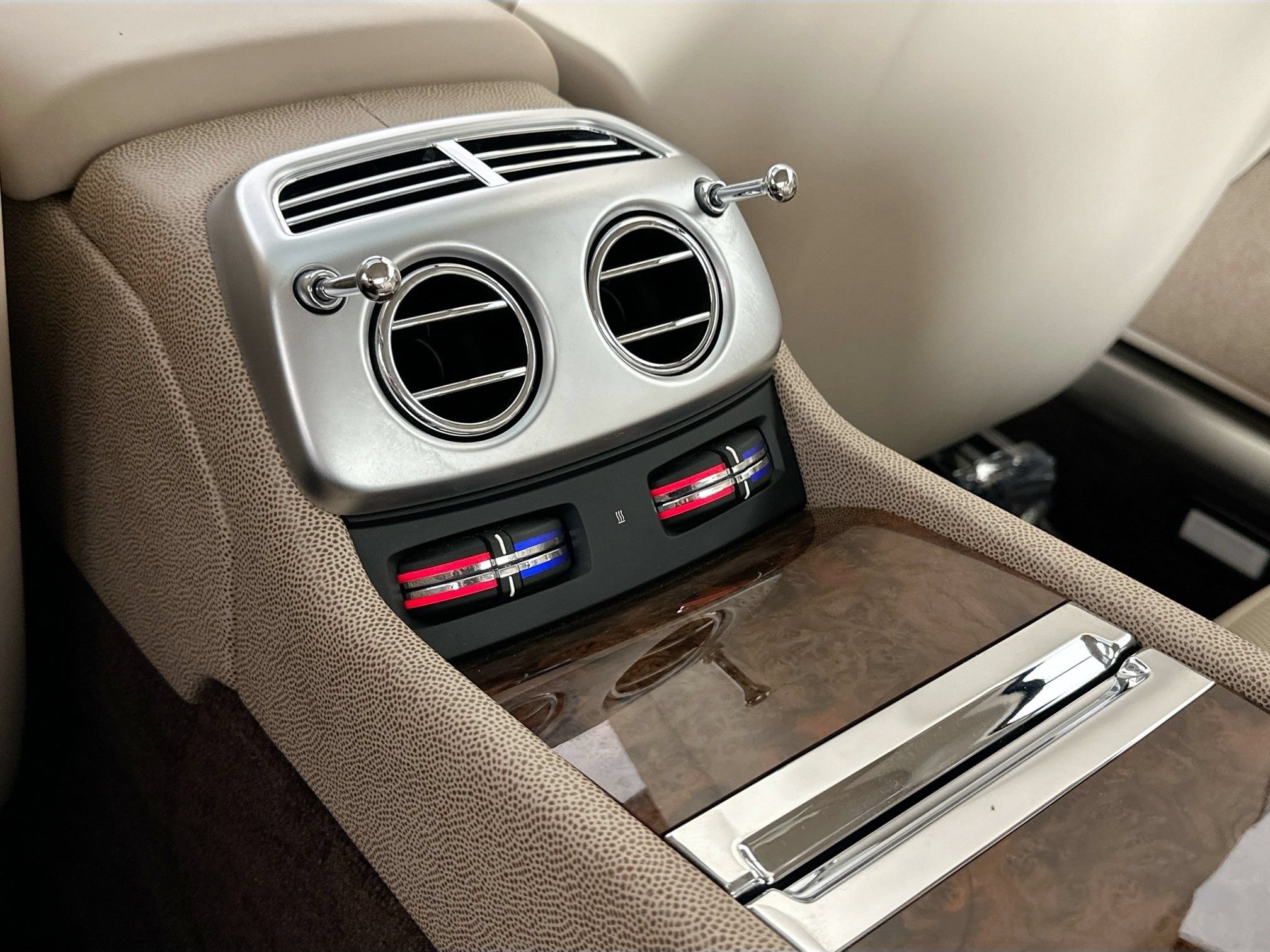 Certified 2015 Rolls-Royce Wraith RWD image 25
