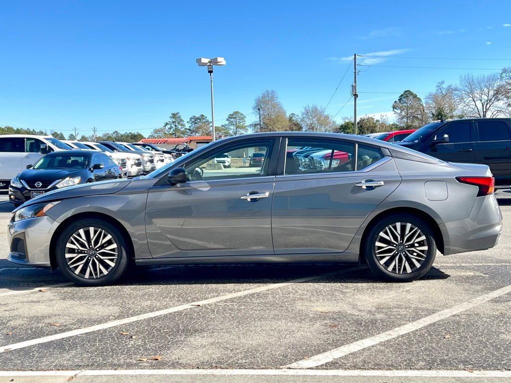 Used 2024 Nissan Altima 2.5 SV image 9