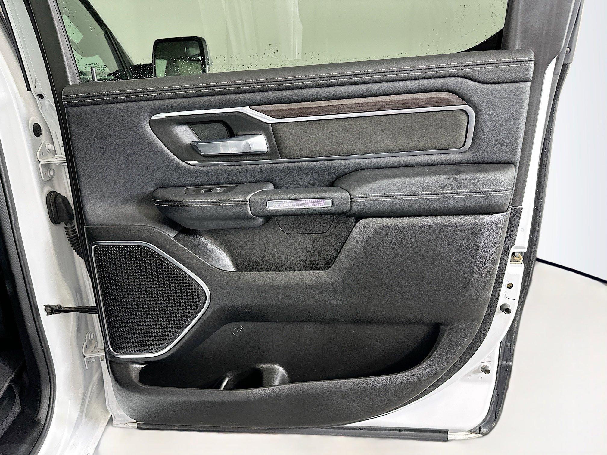 Used 2025 RAM 1500 Laramie image 31