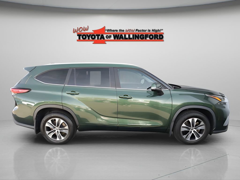 Used 2023 Toyota Highlander XLE AWD/4WD image 13