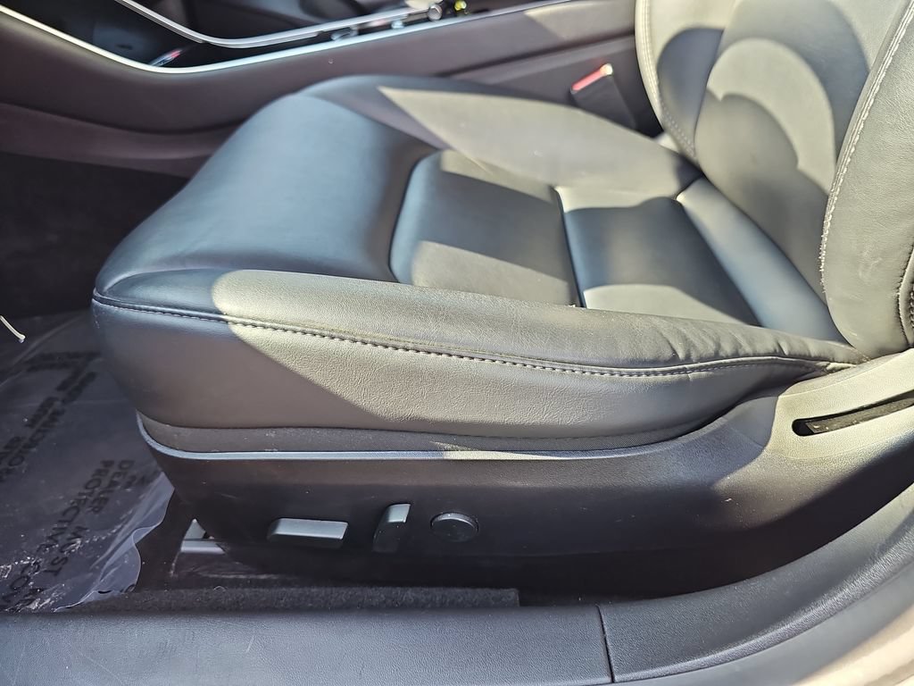 Used 2020 Tesla Model 3 Standard Range Plus RWD image 28