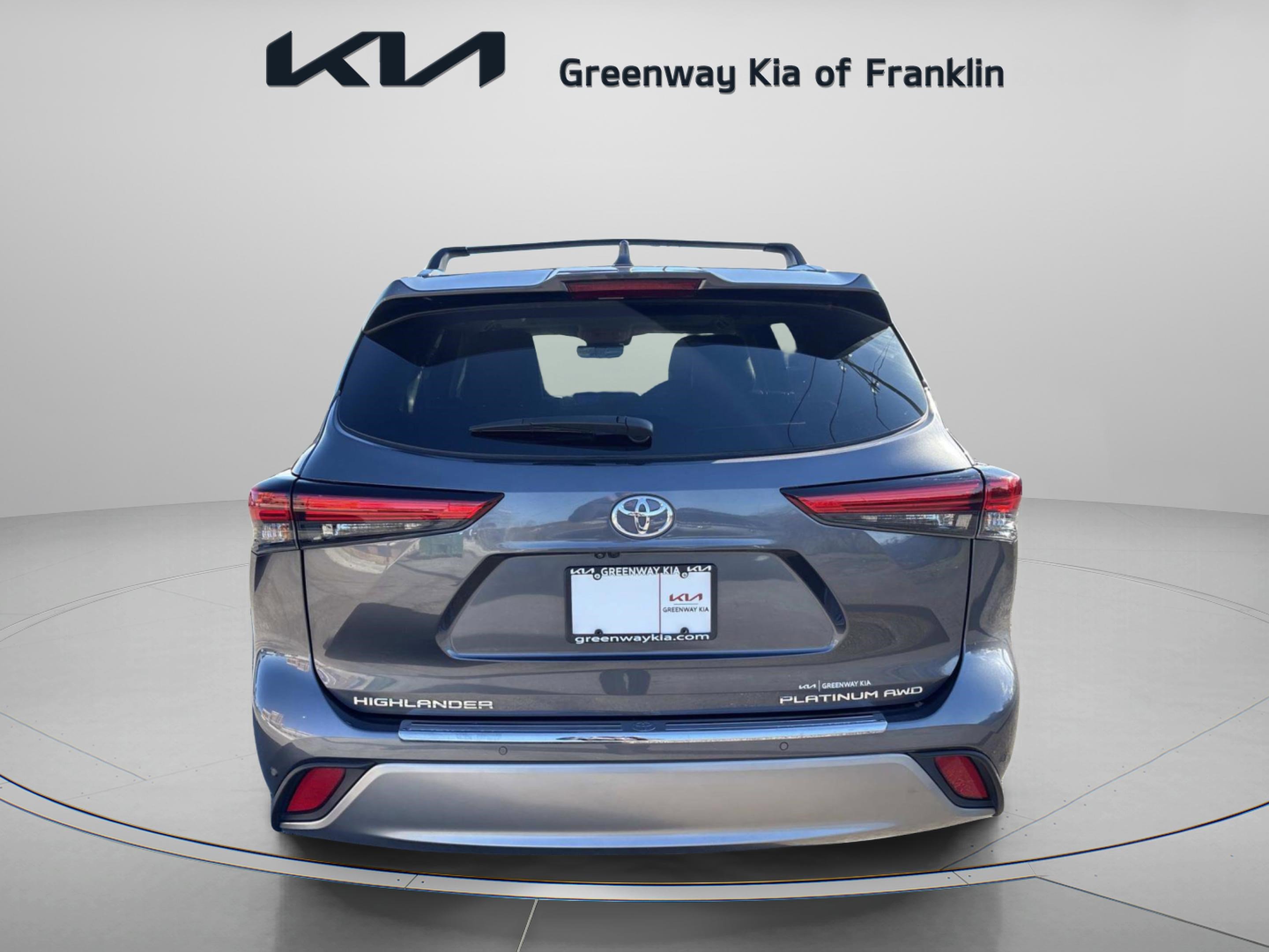 Used 2023 Toyota Highlander Platinum image 6