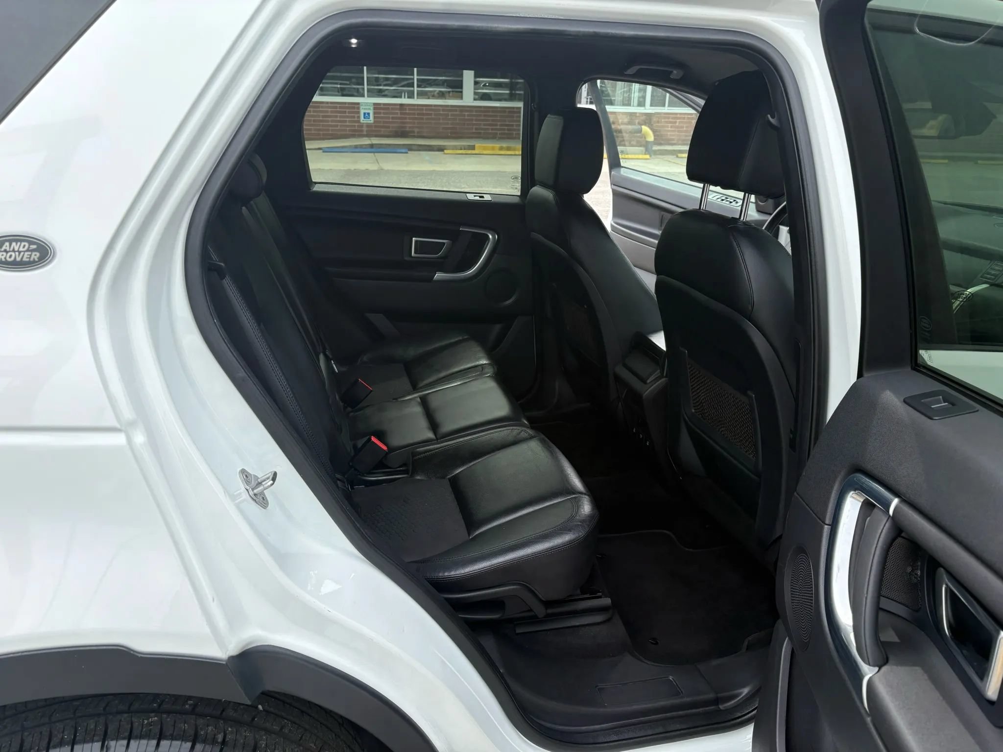 Used 2016 Land Rover Discovery Sport SE AWD/4WD image 5