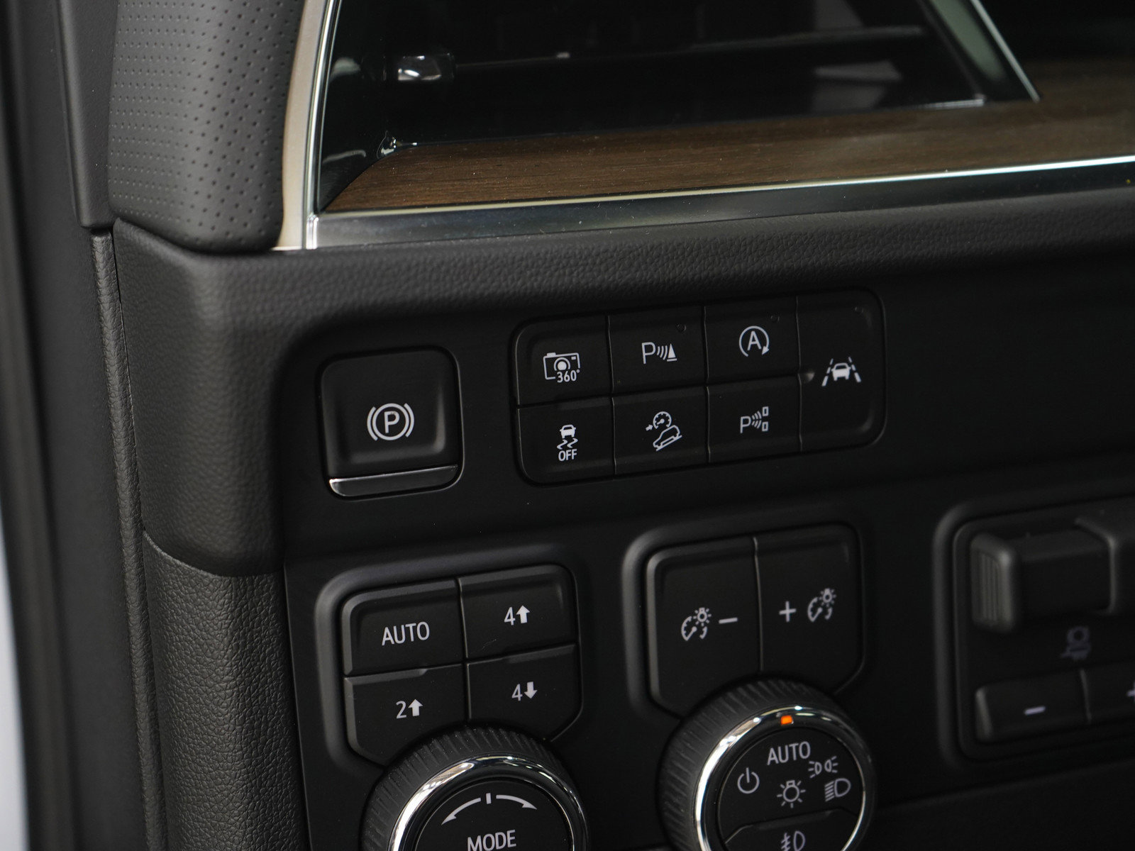 Used 2026 Chevrolet Suburban High Country AWD/4WD image 30