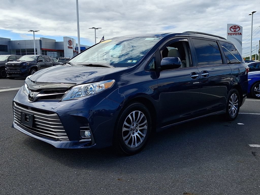 Certified 2020 Toyota Sienna XLE w/ XLE Navigation Package FWD image 3