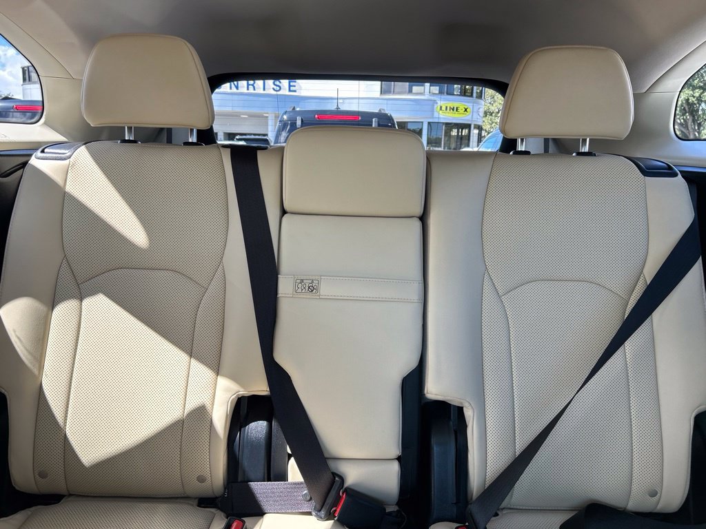 Used 2022 Lexus RX 350L Premium w/ Premium Package AWD/4WD image 14