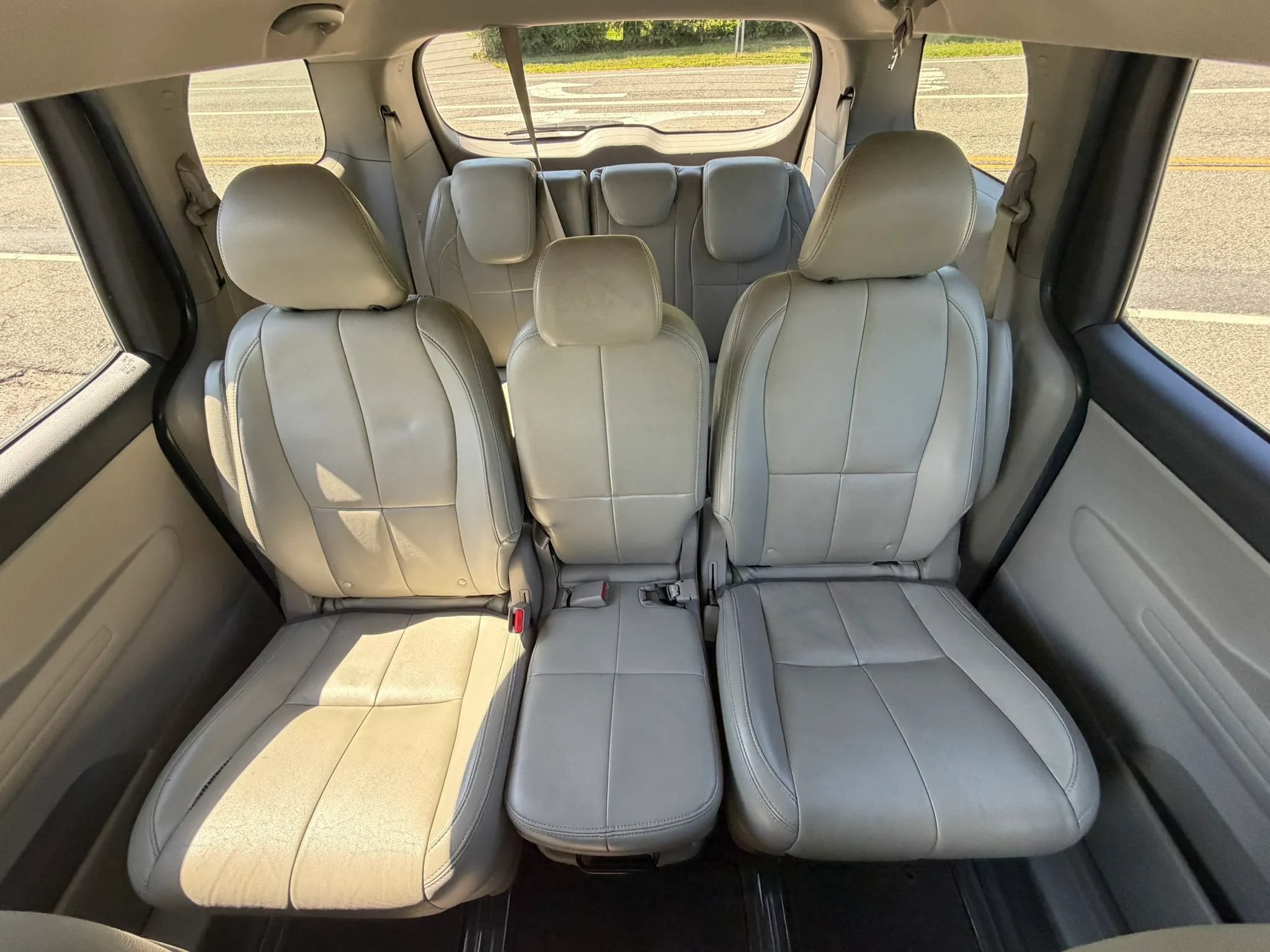 Used 2019 Kia Sedona LX FWD image 17