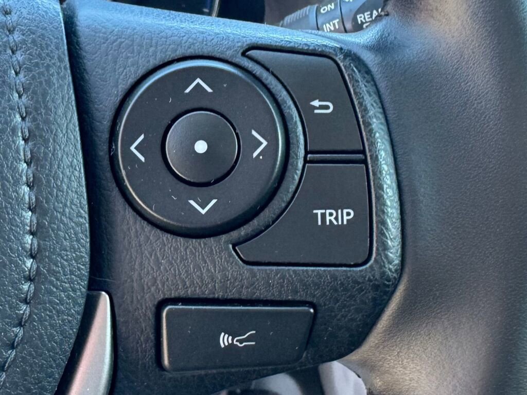 Used 2016 Toyota RAV4 Limited image 26