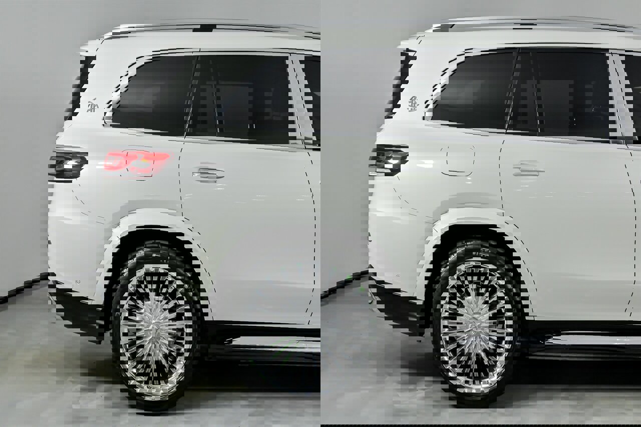 Used 2023 Mercedes-Benz Maybach GLS 600 4MATIC image 13