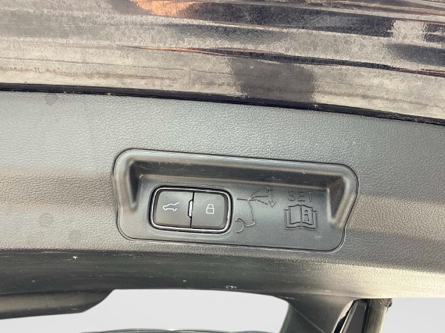 Used 2021 Ford Explorer XLT RWD image 13