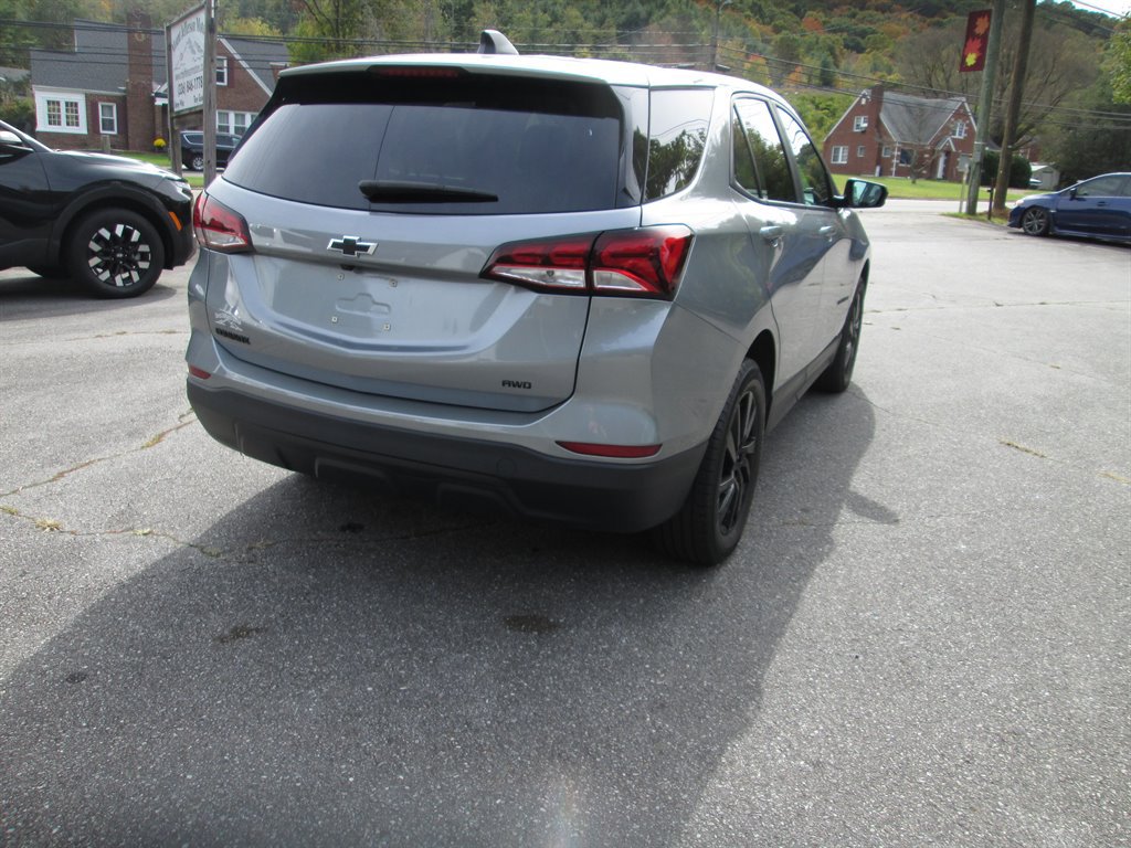 Used 2023 Chevrolet Equinox LS w/ LS Convenience Package AWD/4WD image 5