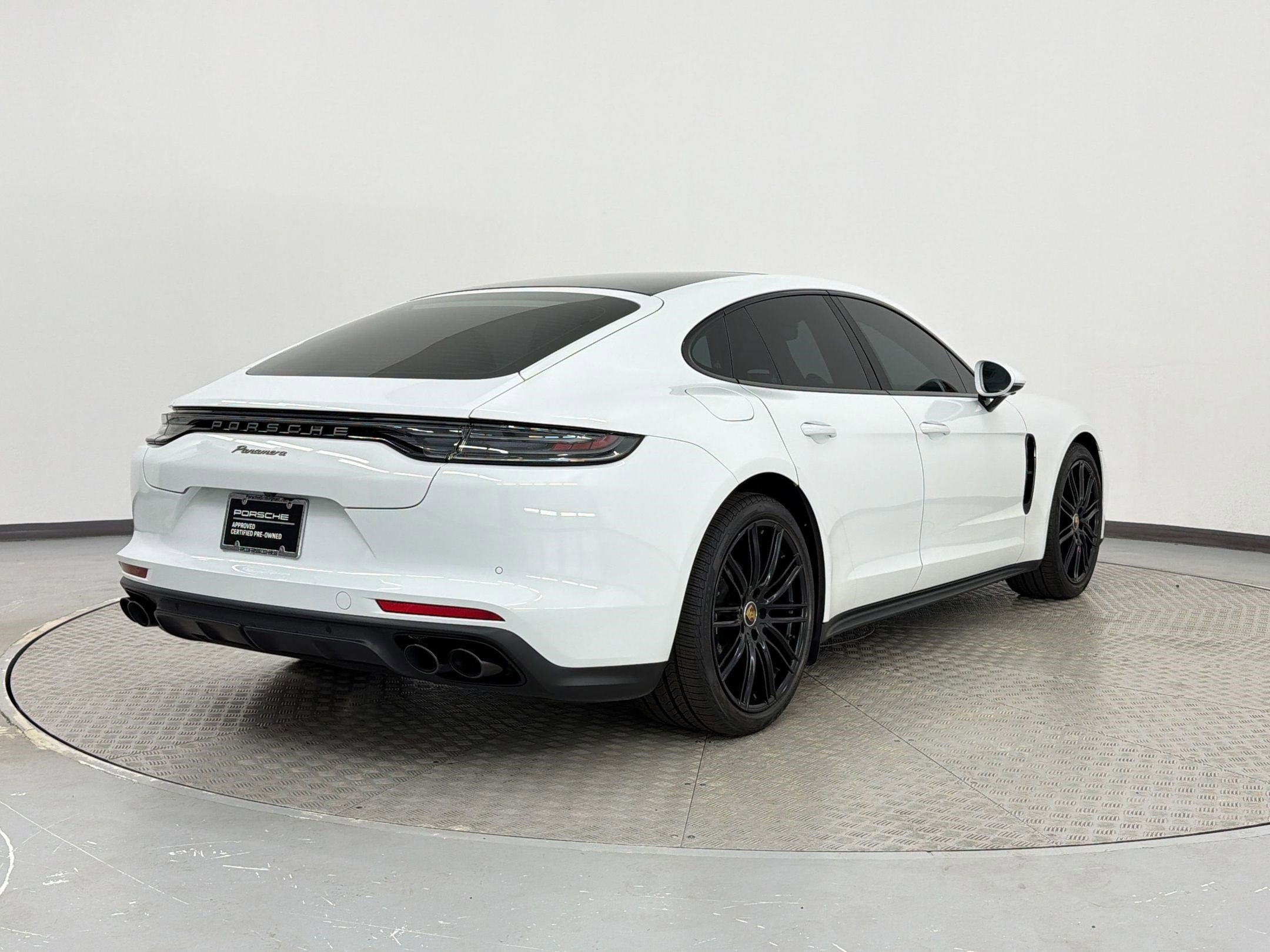 Certified 2023 Porsche Panamera Platinum Edition image 9