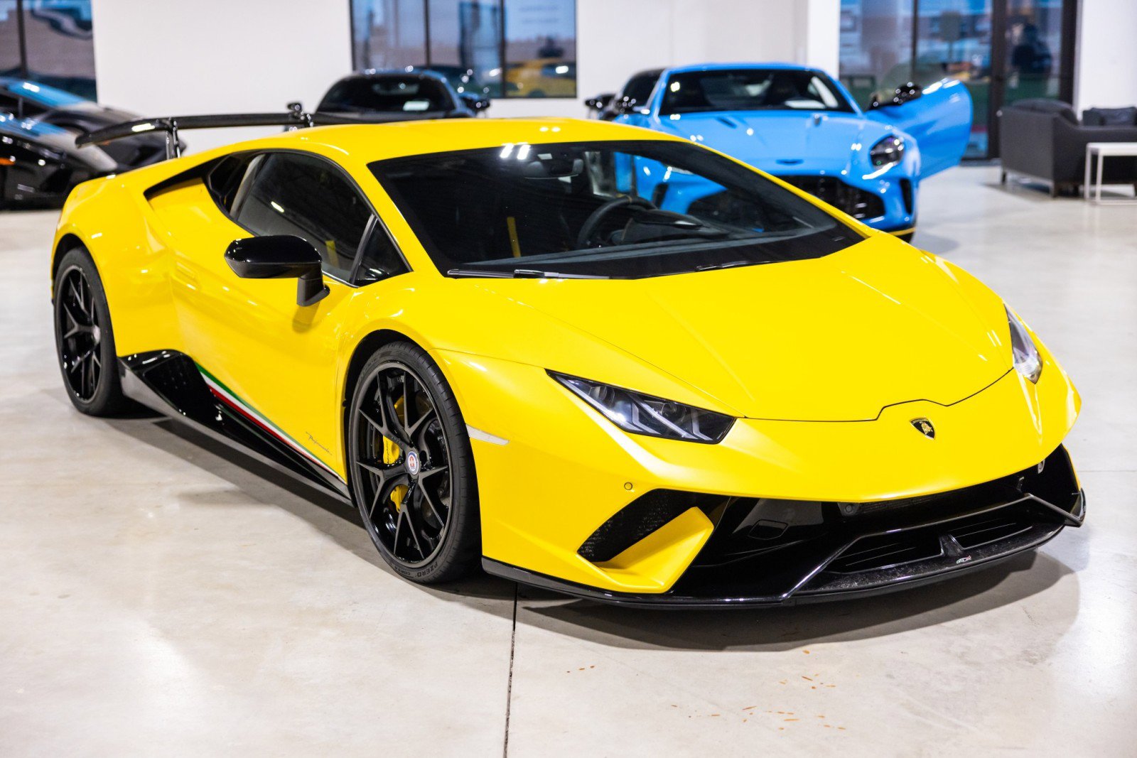 Used 2018 Lamborghini Huracan Performante AWD/4WD image 10
