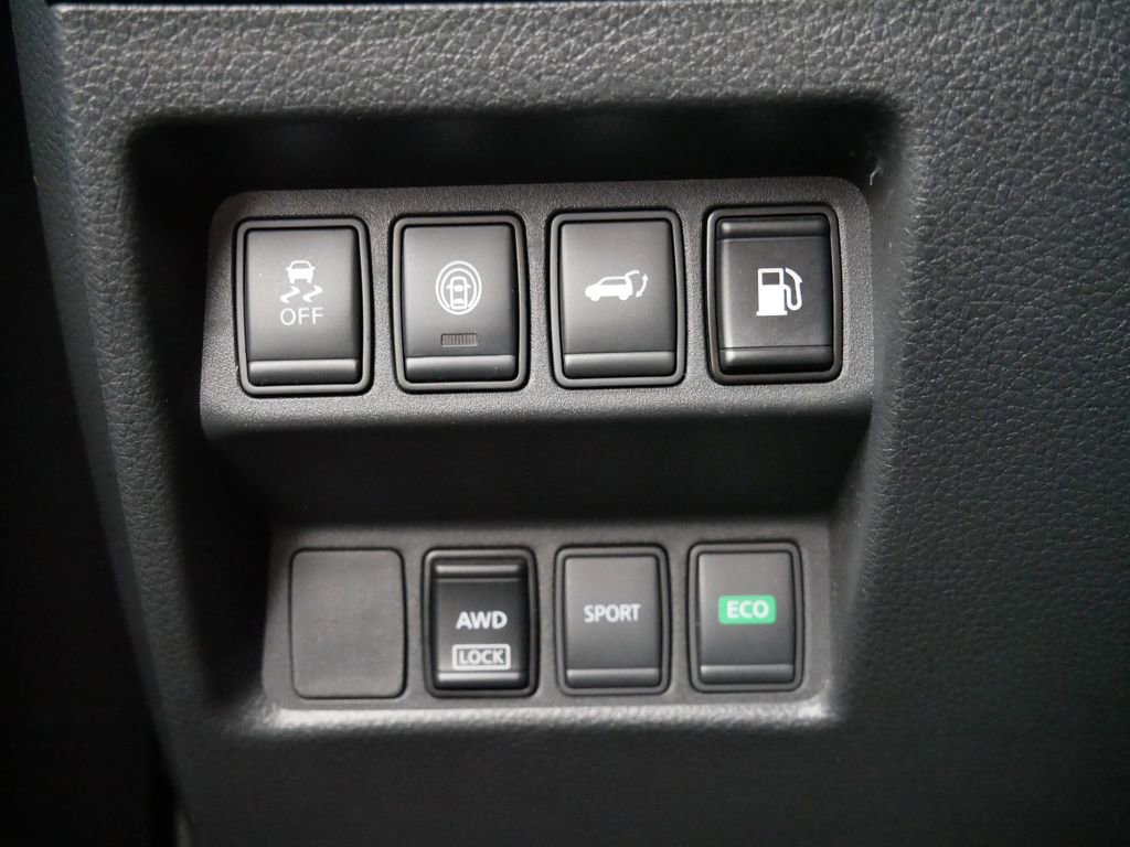 Used 2020 Nissan Rogue SV image 19