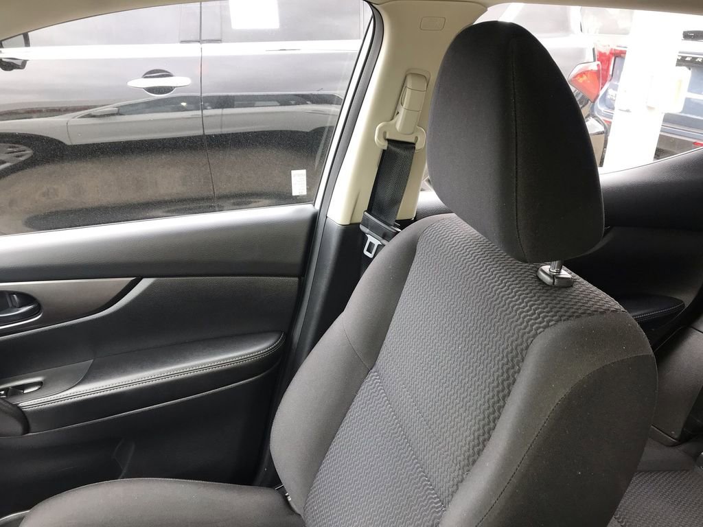 Used 2019 Nissan Rogue Sport S image 22